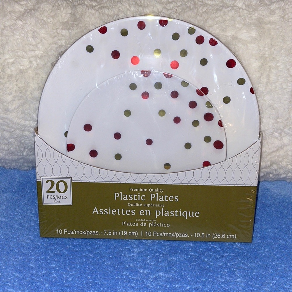 Amscan Inc. NWT.  Round Hot Stamped Polkadot plastic plates.